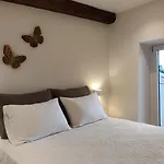 Stone Aroma Vokamvilias فيلة *
