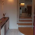 Stone Aroma Vokamvilias فيلة
