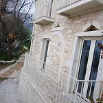 Stone Aroma Vokamvilias فيلة *