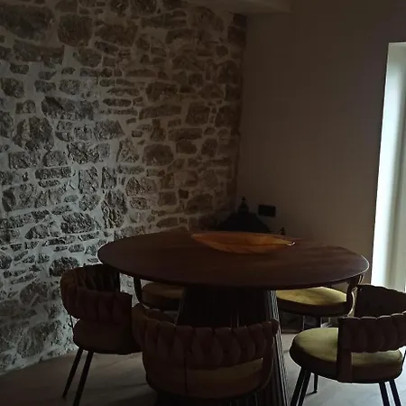 Stone Aroma Vokamvilias Ниссаки